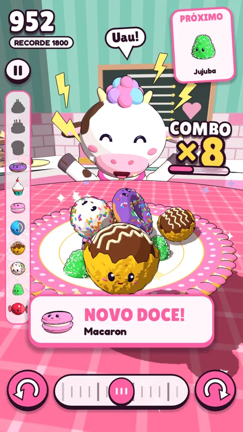 Prato cheio de doces com rostinho e o aviso Novo Doce